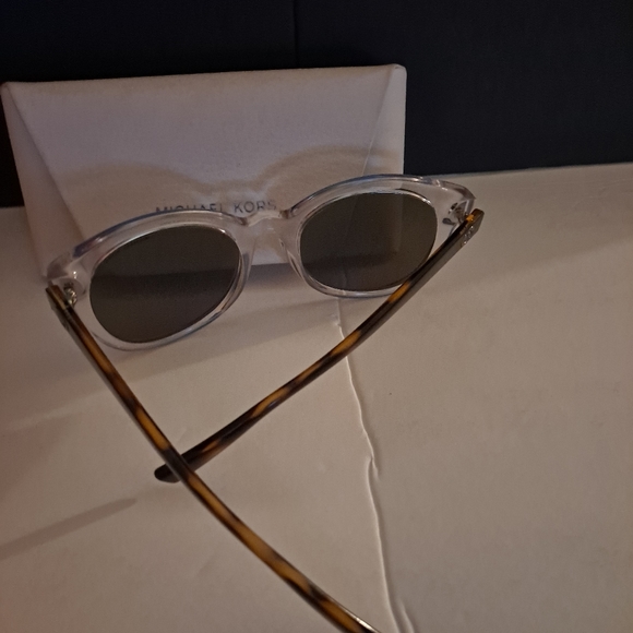 Micheal kors shades - Picture 5 of 9